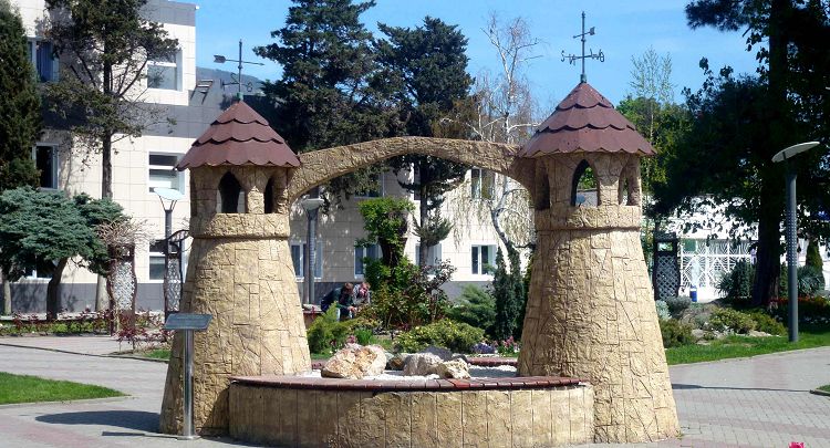 Башни-побратимы - популярная композиция сквера города Хильдесхайма